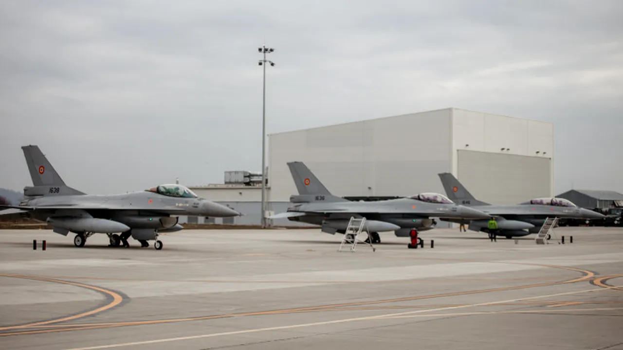 Ministerul Apărării: Alte trei AERONAVE F-16, achiziţionate de România, au aterizat în Baza 71 Aeriană