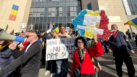 NERVI, țipete și îmbrânceli între jandarmi și fanii lui Călin Georgescu. Doi susținători ai suveranistului au fost săltați