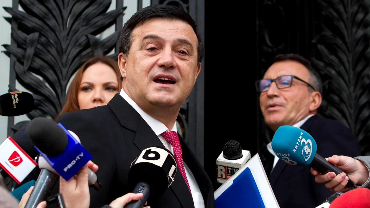 FADERE cere demisia lui Nicolae Bădălău, după ce senatorul PSD a primit cu dedicație o MANEA vulgară despre Diaspora. NAȘULE, să știi că strofa nu e PORNO e un pic așa ... 