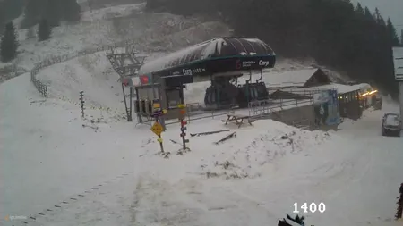 Frigul de noaptea trecută a blocat tot în Valea Soarelui-Sinaia. Instalaţii, ţevi, rezervoare au devenit nefuncţionale la -25 grade