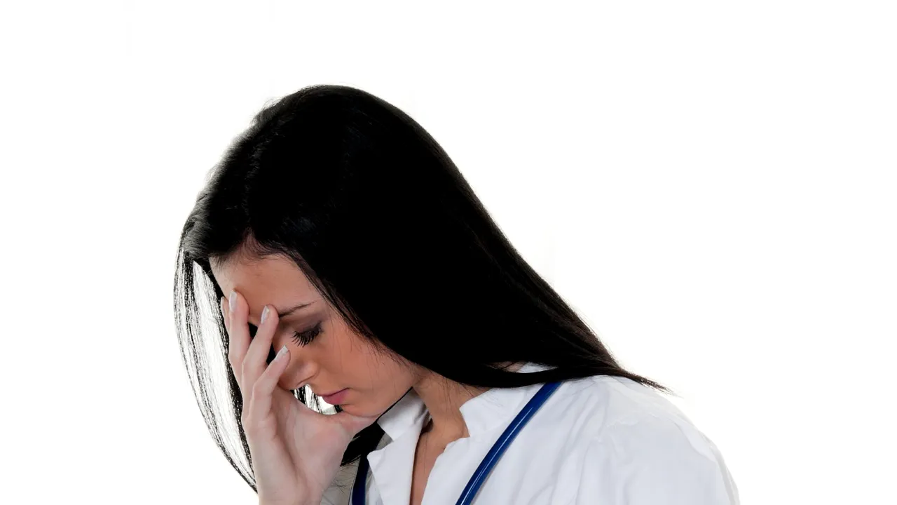 Exodul medicilor români în străinătate a ajuns până în The Guardian: În doar 11 ani au plecat 43.000 de doctori