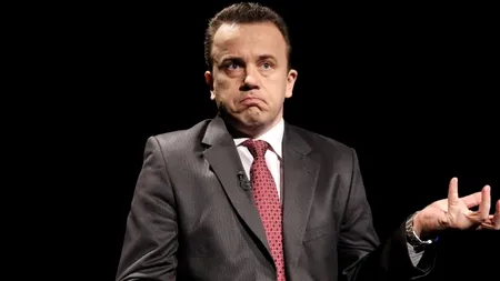 Cum se acomodează Pop cu Educația: Săptămâna trecută anunța că oprește licitațiile pentru mobilierul clasei pregătitoare, astăzi a constatat întârzieri