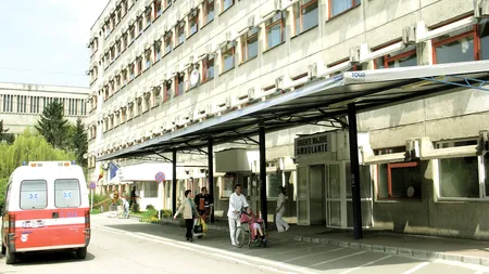 Momente șocante dintr-un spital din Brașov: Asistentă medicală, dată cu capul de pereți și îmbrâncită de un pacient care încerca să fugă din spital