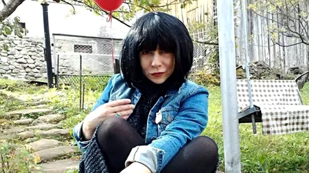 Bolnavă de scleroză, o româncă a rămas fără pensia de handicap pentru că a primit 230 lei după ce a publicat poezii. Reacția ministerului în acest caz