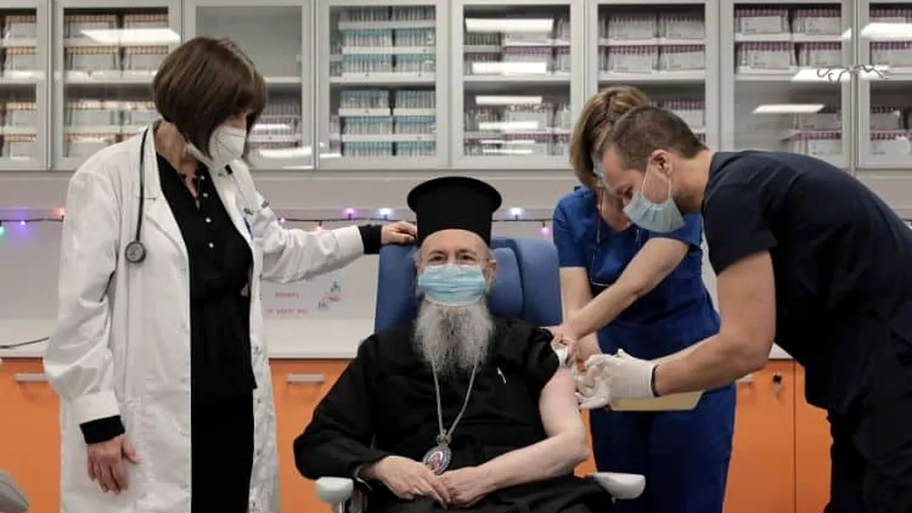 Mitropolitul Hierotheos al Greciei, primul ierarh vaccinat împotriva coronavirusului