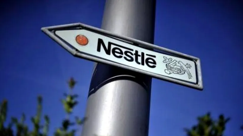 Nestle, în mijlocul unui scandal uriaș. Ce ar fi vândut compania în loc de „apă naturală de izvor 100%. „E o fraudă colosală