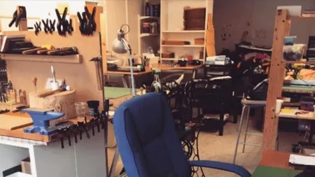 După moartea mamei, s-a uitat cu atenție la biroul ei și a descoperit ceva ce nu și-ar fi imaginat vreodată