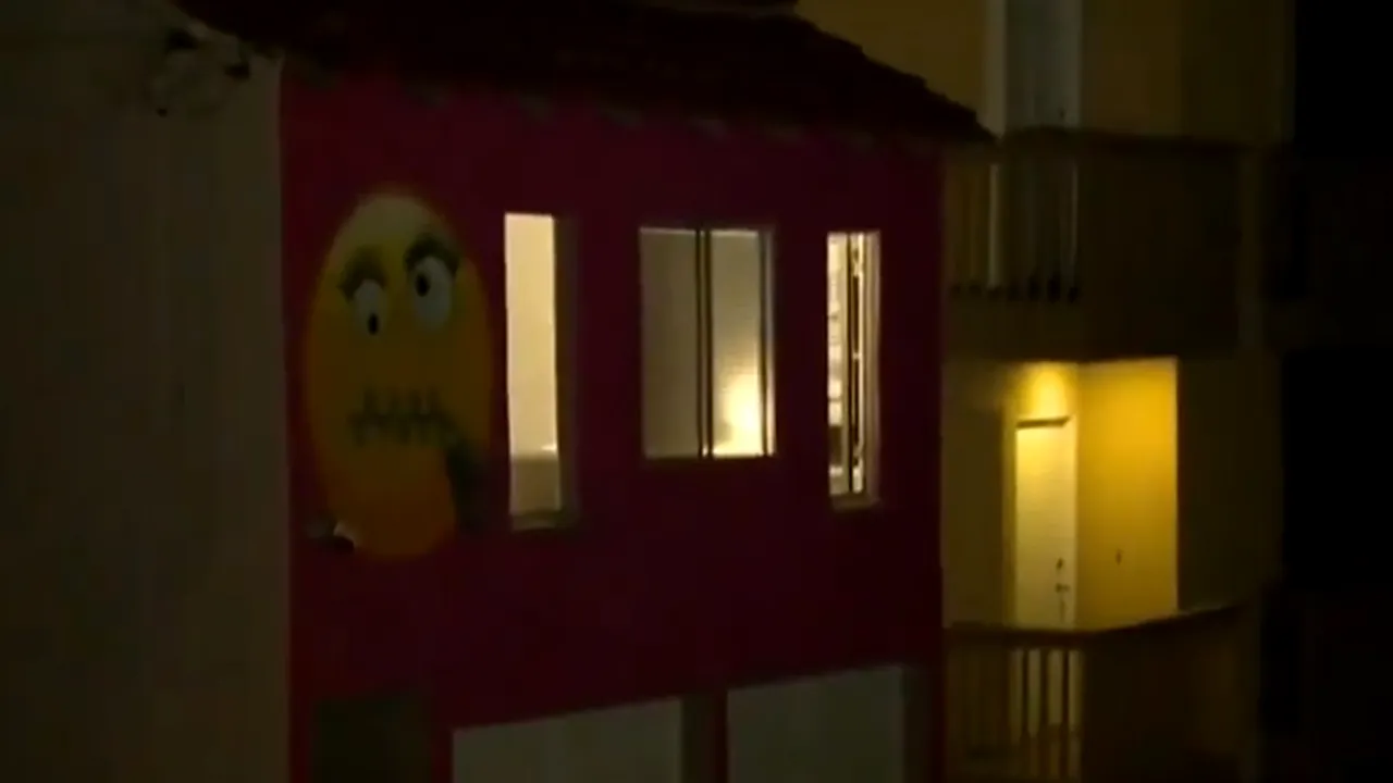 Batjocorire dusă la extrem: Și pictat întreaga casă doar pentru a râde de o vecină / Gestul extrem a revoltat tot cartierul - FOTO