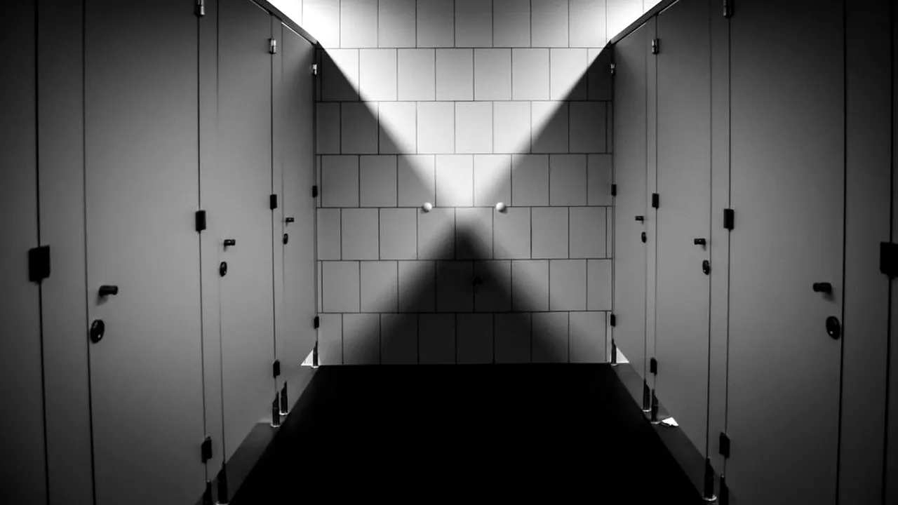 Cabina de WC de 100.000 de lei, „mărul discordiei” la Brăila: „O suma exorbitantă!”