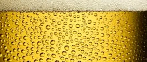 Un bărbat din Cugir a vrut să bea „o bere la PET. După prima înghițitură a amețit: medicii fac acum teste