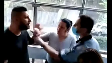 VIDEO. Momentul în care Spartacus din Galați primește un spray în plină figură de la polițist. IMAGINI VIRALE
