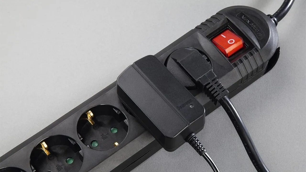 Cele 3 locuri din apartament unde nu trebuie să instalați niciodată o priză multiplă. RISCURILE sunt uriașe