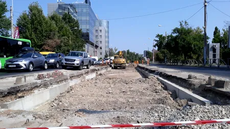 Cum explică Primăria Capitalei lipsa muncitorilor pe o bucată din șantierul unde se schimbă linia de tramvai 1 -10: „Au apărut mai multe aspecte neprevăzute la ampriză” | GALERIE FOTO