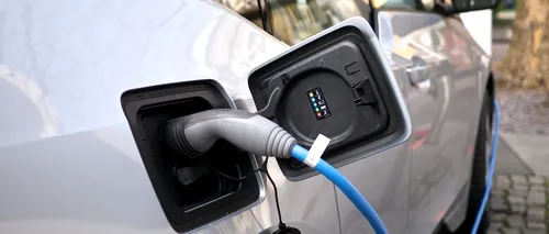 Iohannis a promulgat legea de aprobare a OUG privind achiziția mașinilor electrice