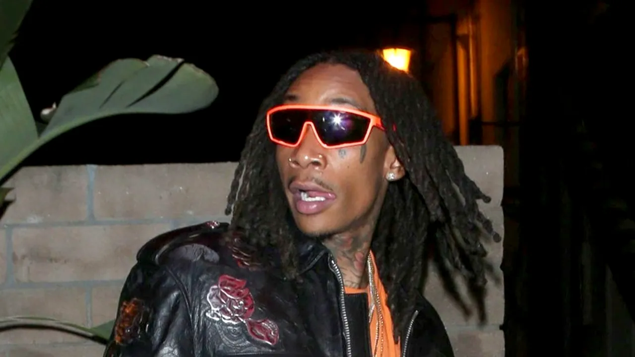 Rapperul Wiz Khalifa, dat în urmărire internațională. A fost condamnat la 9 luni după gratii în penitenciarele din România
