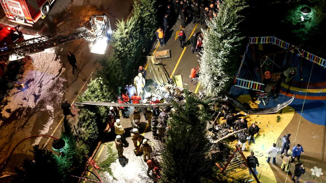 Un elicopter militar S-A PRĂBUȘIT în Istanbul: 4 MORȚI