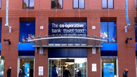 O bancă britanică, investigată după ce președintele a fost filmat când cumpăra cocaină