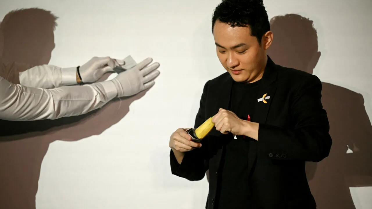 Justin Sun, milionarul care a plătit 4,6 mil. $ ca să cineze cu Warren Buffett, vrea să facă o nouă aroganță. Cât ar plăti pentru o oră cu Elon Musk