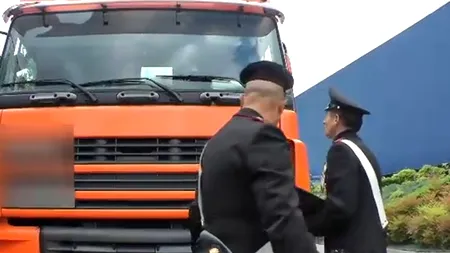 Un român a dus 3 imigranți în Italia pentru 5.000 de dolari. Cum l-a prins poliția