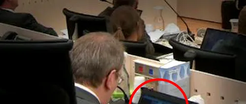 Unul dintre judecătorii din procesul lui Anders Breivik, surprins jucând SOLITAIRE în timpul procesului. REACȚIA tribunalului