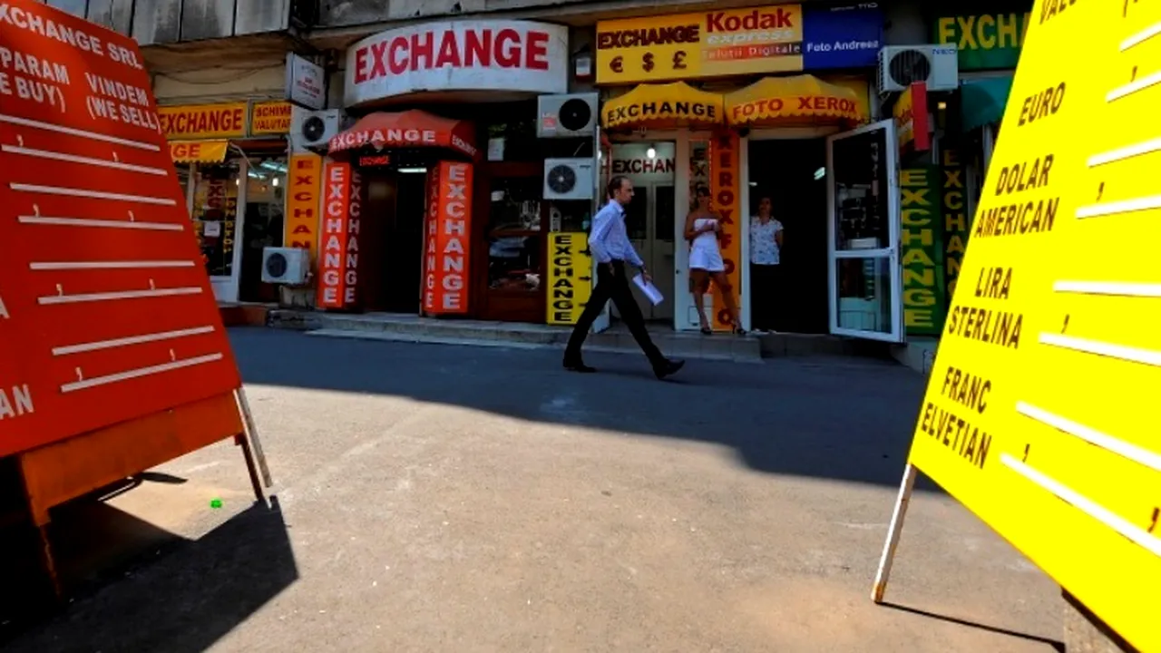 Cursul a deschis peste 4,48 lei/euro, după care a coborât ușor sub acest nivel