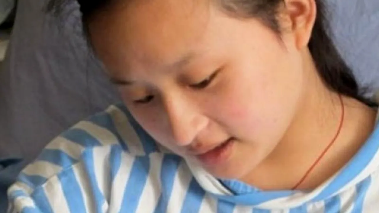 Coșmarul unei muncitoare la Foxconn, fabrica unde s-au montat plase de protecție ca angajații să nu se mai sinucidă. 