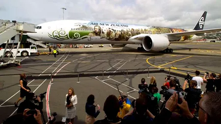 100.000 de fani au salutat vedetele prezente la premiera primului film din seria 