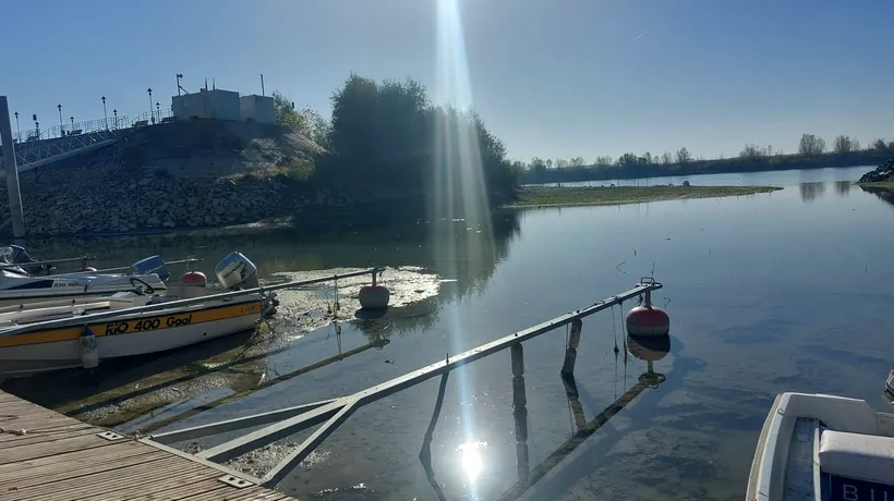 O barjă încărcată cu 1000 de tone de AZOT s-a scufundat în Dunăre. La ce distanță se află față de România