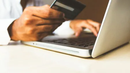 Avertisment cu privire la metodele de fraudare pe OLX. Ce cer escrocii utilizatorilor înainte să le extragă banii din cont