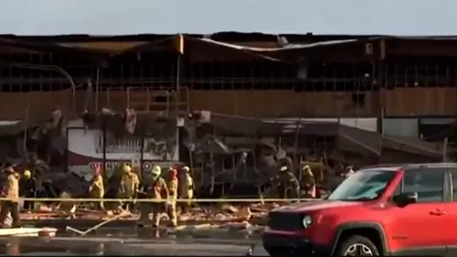 Fațada unui supermarket din Las Vegas s-a prăbușit din senin. Patru oameni au fost răniți, iar alți zeci se aflau în interior