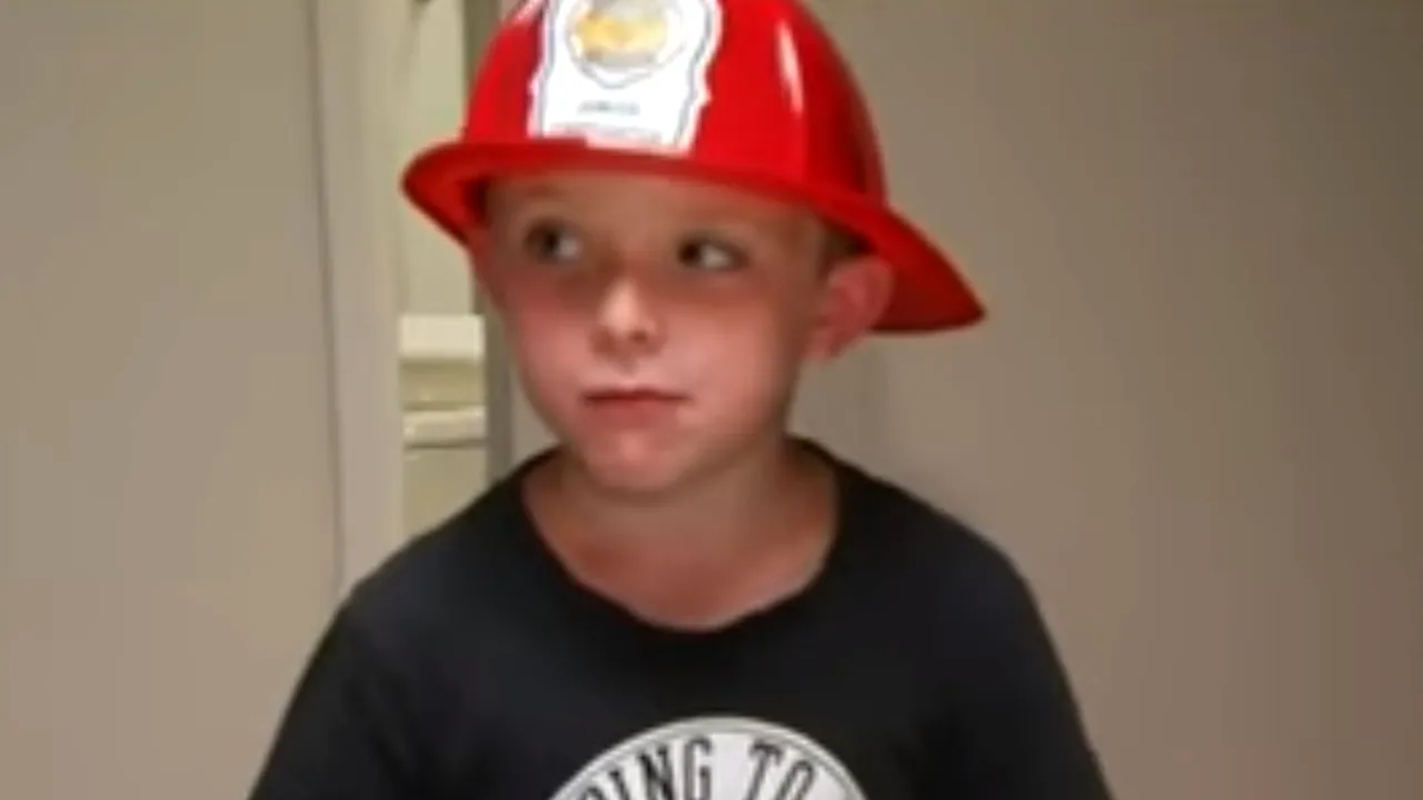 Mama lui și-a pierdut cunoștința. Ce a urmat l-a transformat pe acest băiețel într-un erou local