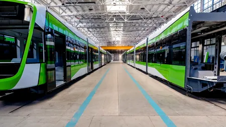 VIDEO | Primul tramvai produs la Arad a plecat spre București. Va circula pe linia 41
