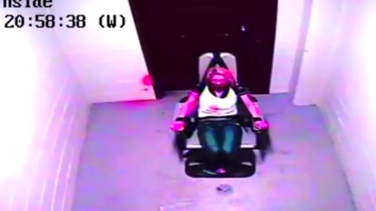 Această tânără s-a îmbătat acasă, însă s-a trezit într-o închisoare. Ce „tratament