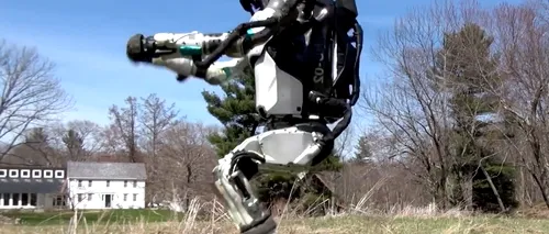 Roboții au învățat PARKOUR: Atlas îți arată abilitățile sale de alergare și depășire a unor obstacole