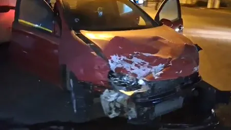 Urmărire ca-n filme la Galați. Șoferul unei mașini SUSPECTE, aflat sub influența drogurilor, ar fi acroșat intenționat, repetat autospeciala poliției