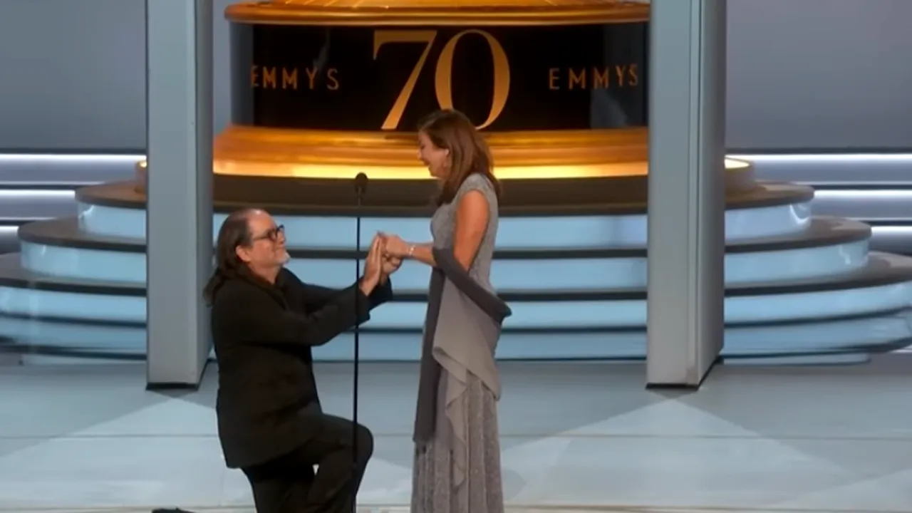 CERERE ÎN CĂSĂTORIE și alte momente surprinzătoare la Galele Primetime EMMY 2018. Vezi ținutele care au făcut senzație PE COVORUL ROȘU
