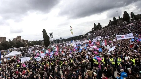 Sute de mii de persoane au demonstrat împotriva uniunilor civile la Roma
