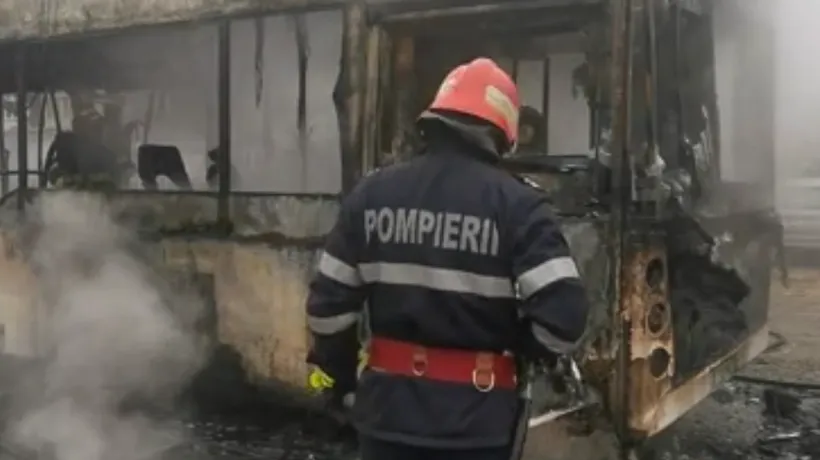 Horror! Un autobuz cu călători a luat foc în timpul mersului, la Galați!