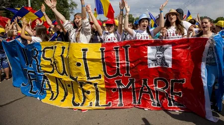 DRUMUL PENTRU UNIRE. Aproape 3.000 de persoane au pornit în marș spre Parlament și au ajuns la Palatul Cotroceni. 