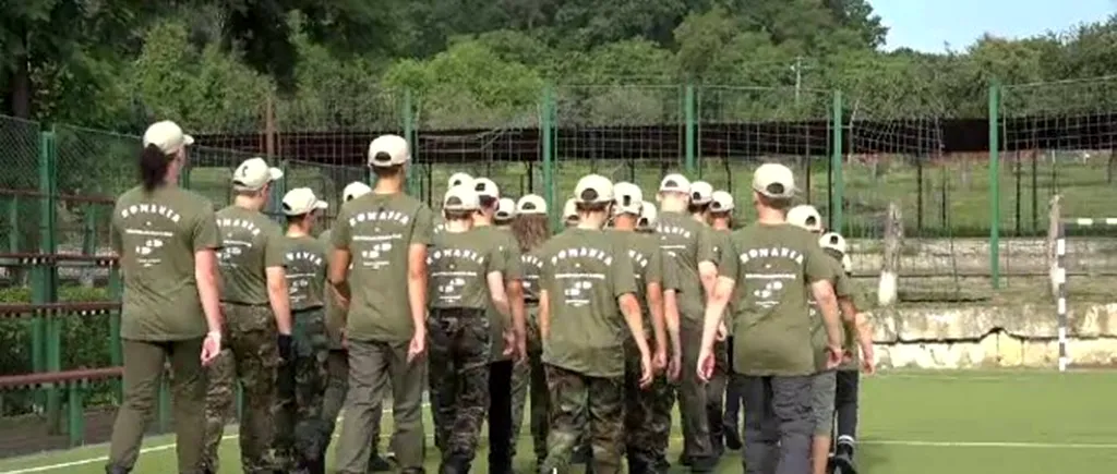 Elevi înrolați în armată, pentru o săptămână, în timpul vacanței de vară. Cât costă și ce include tabăra militară din Botoșani
