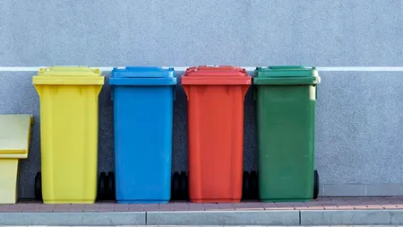 Desfaci. Folosești. Arunci unde & cum trebuie. Cât de simplu pot fi obținute pubelele pentru colectare separată