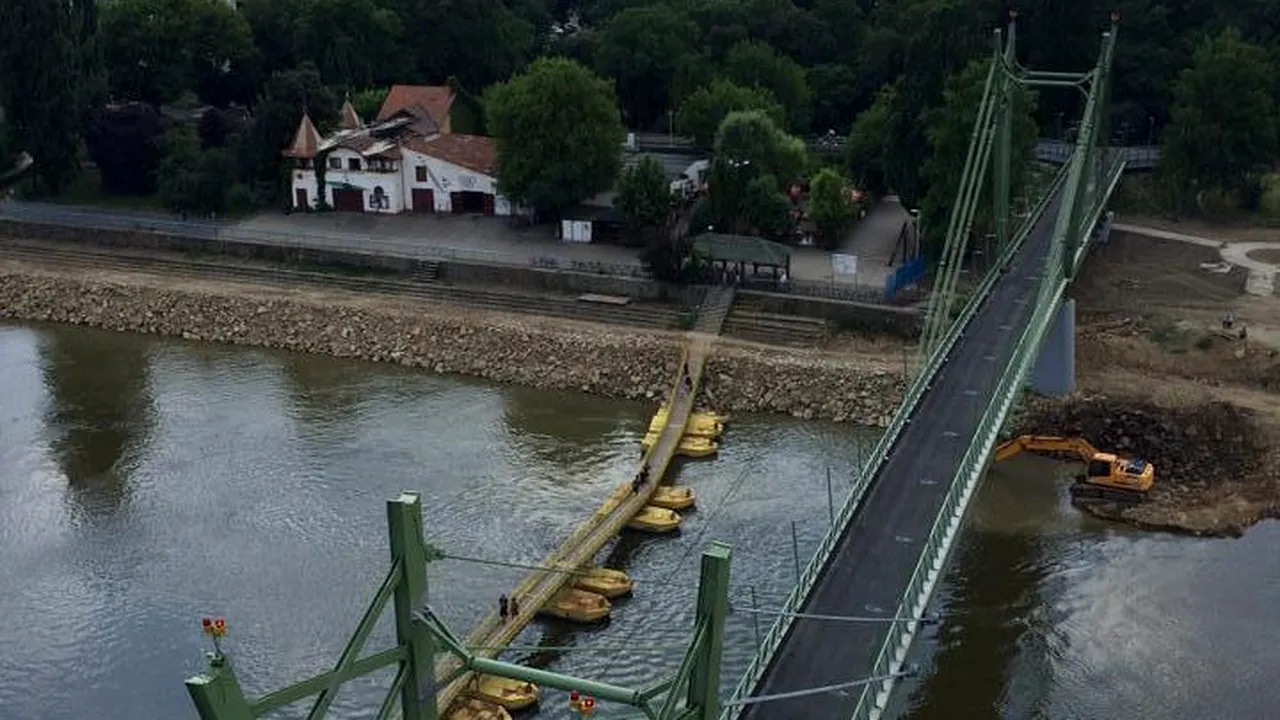 Un pod pietonal care a costat 2,3 milioane de euro, inaugurat în Arad cu artificii