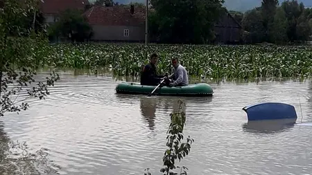 După INUNDAȚII, doar cu BULETINUL. În restul TOTUL E SUB APE! Drama sinistraților din BĂCEL