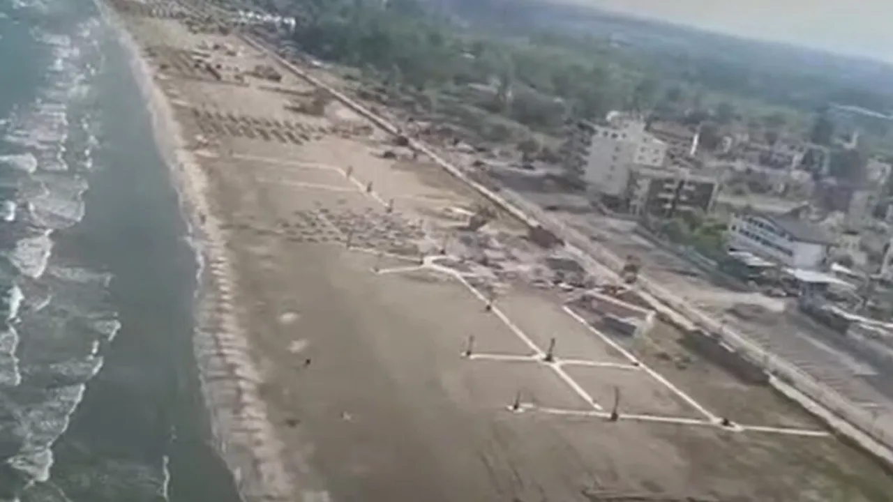 ALERTĂ în staţiunea Mamaia. Două persoane, căutate cu scafandrii, după ce au intrat în apă şi nu au mai ieşit la mal