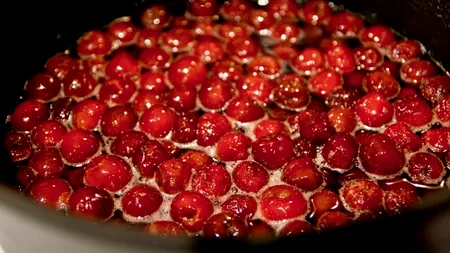 Dulceață de vișine. Trei rețete simple pentru un desert delicios