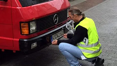 A crezut că va impresiona pe toată lumea, dar s-a ales cu o amendă. Cum arată mașina unui artist din Austria, parcată 