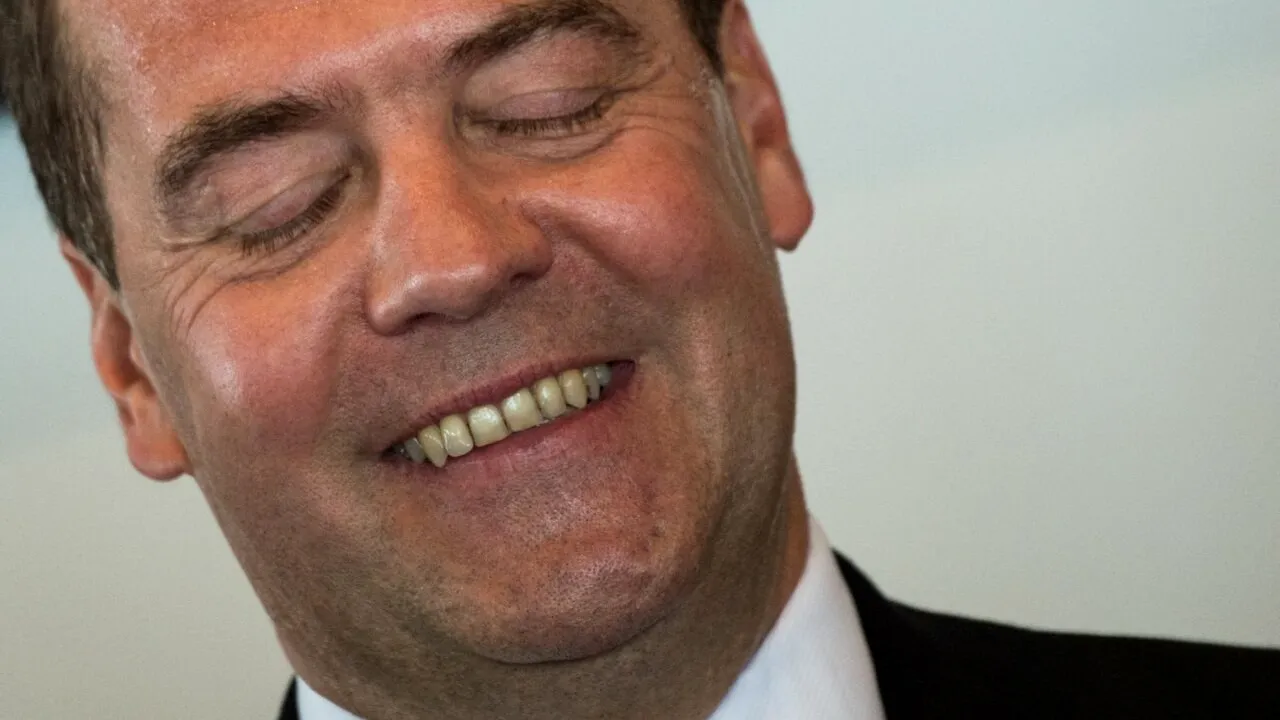 Dmitri Medvedev ar fi cumpărat prin intermediari un SUPER-IAHT din Marea Britanie