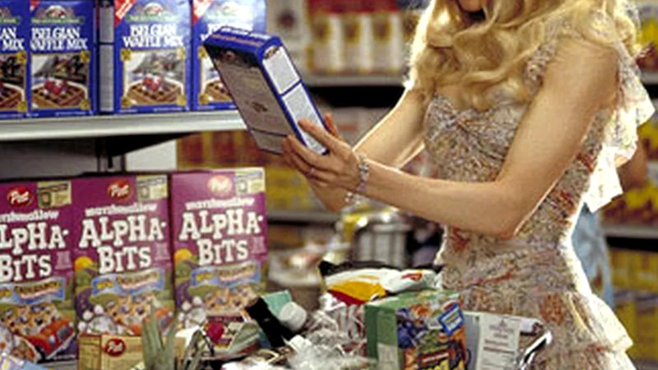 Angajații unui supermarket din Germania FILMAU clientele în fuste scurte și bluze decoltate