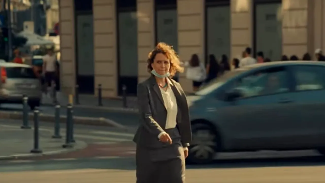 VIDEO | Filmul românesc, rege la Berlin. Echipa filmului „Babardeală cu bucluc sau porno balamuc” a primit Ursul de Aur