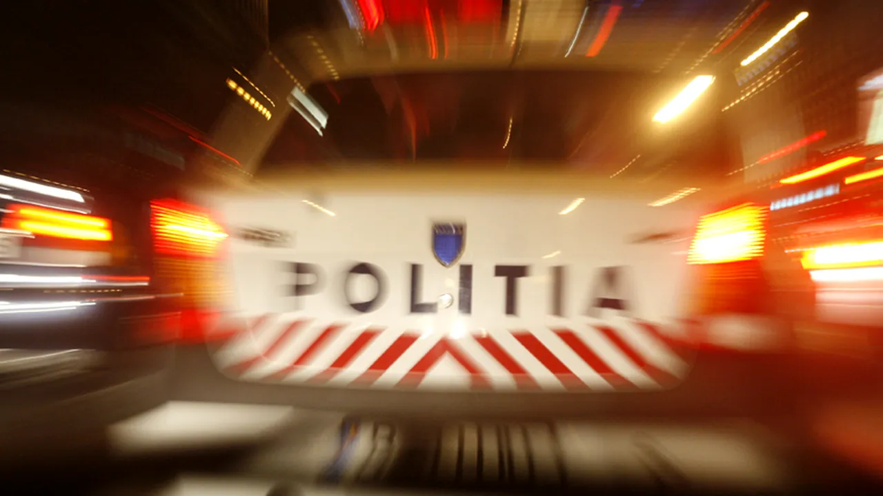 Mașină de Poliție aflată în misiune, implicată într-un accident. Un copil a fost rănit